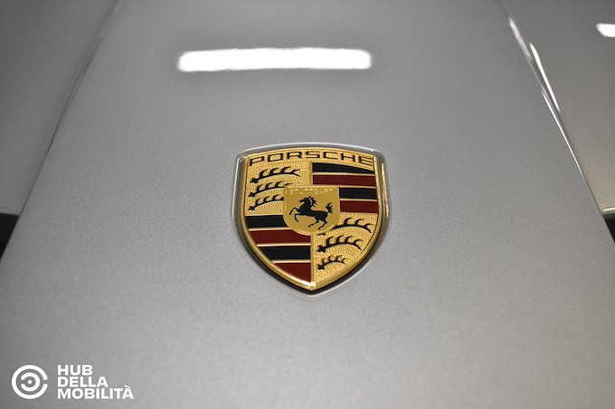 PORSCHE 911 GT3 Touring